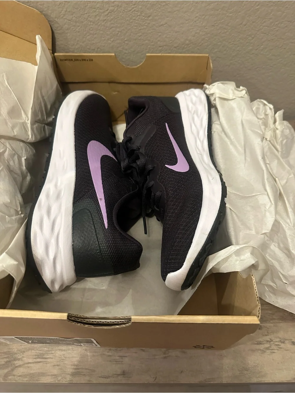Women Nike Revolution 6 Athletic Shoe - Picture 8 of 8